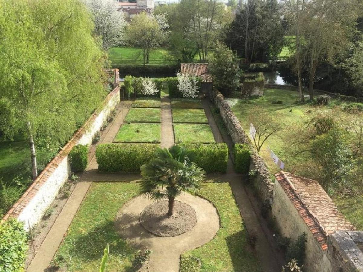 Les Jardins De La Seugne Apartman Jonzac Kültér fotó