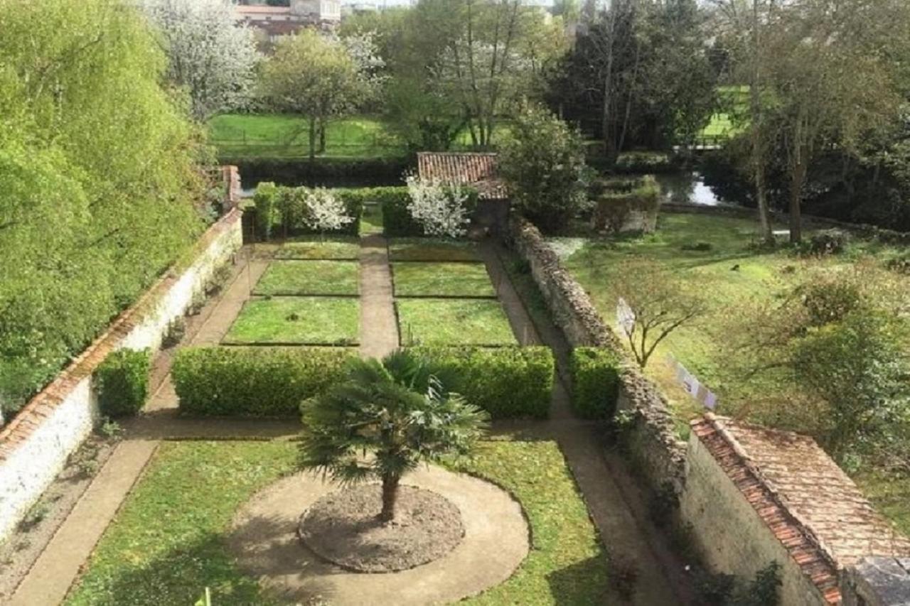 Les Jardins De La Seugne Apartman Jonzac Kültér fotó